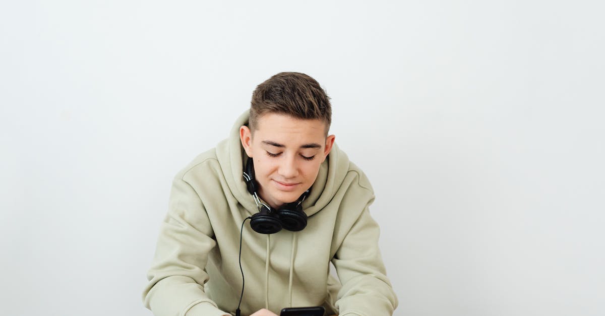 discover what tech neck is, its common causes, and effective tips to prevent and relieve neck pain caused by prolonged use of digital devices.